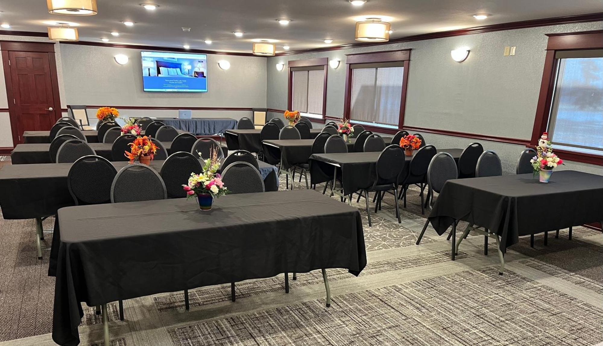 דווילס לייק Fireside Inn And Suites מראה חיצוני תמונה